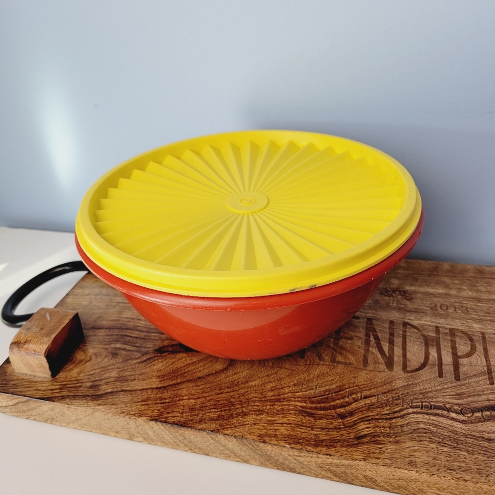 Vintage Tupperware Orange Mixing Bowl Yellow Sunburst Lid 8"